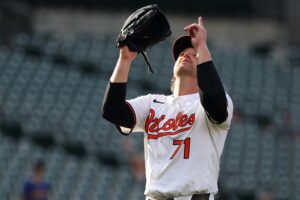 Orioles sign Enns to 2026 contract